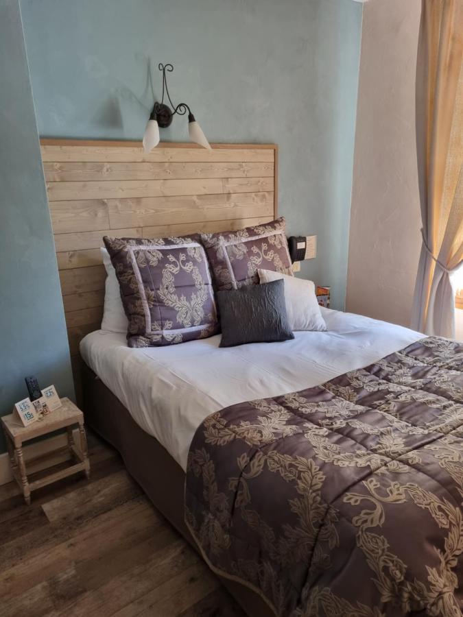 Logis Hotel-Restaurant Le Relais Hauterives Bagian luar foto