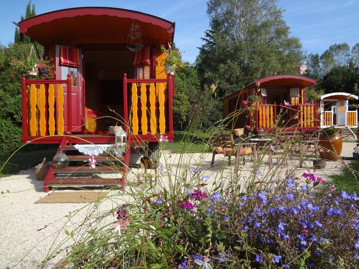 Logis Hotel-Restaurant Le Relais Hauterives Bagian luar foto