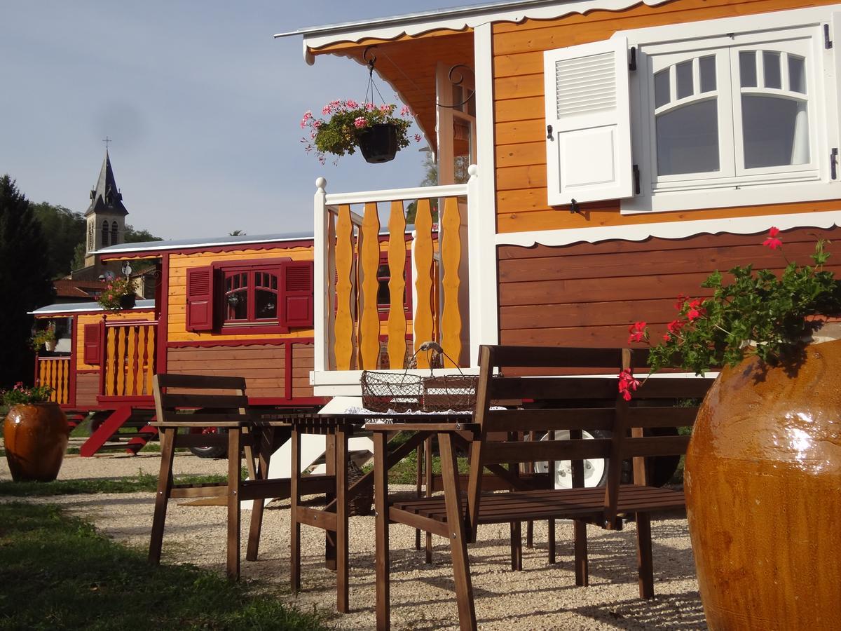 Logis Hotel-Restaurant Le Relais Hauterives Bagian luar foto