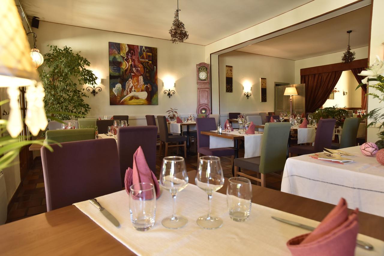 Logis Hotel-Restaurant Le Relais Hauterives Bagian luar foto