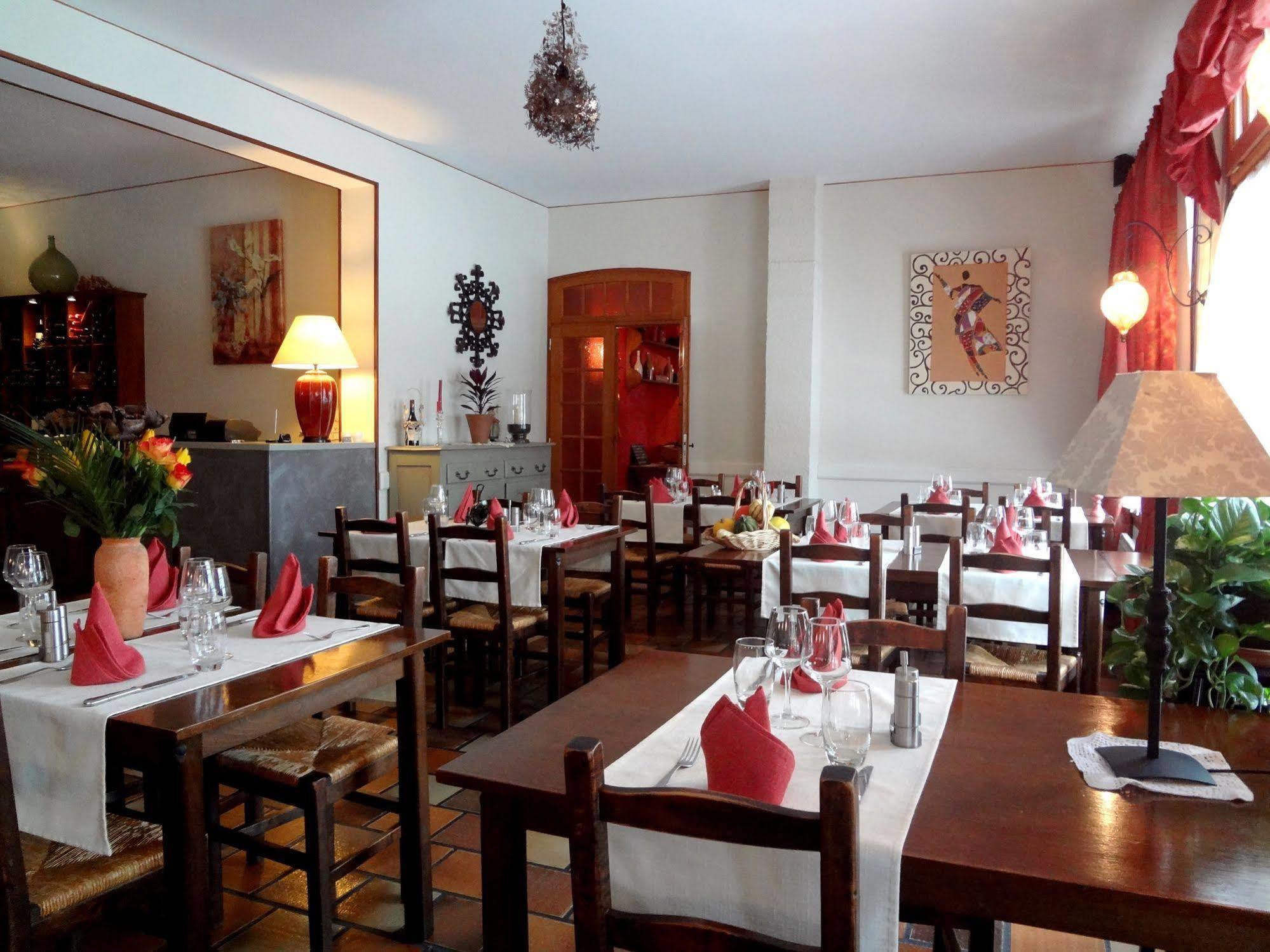 Logis Hotel-Restaurant Le Relais Hauterives Bagian luar foto