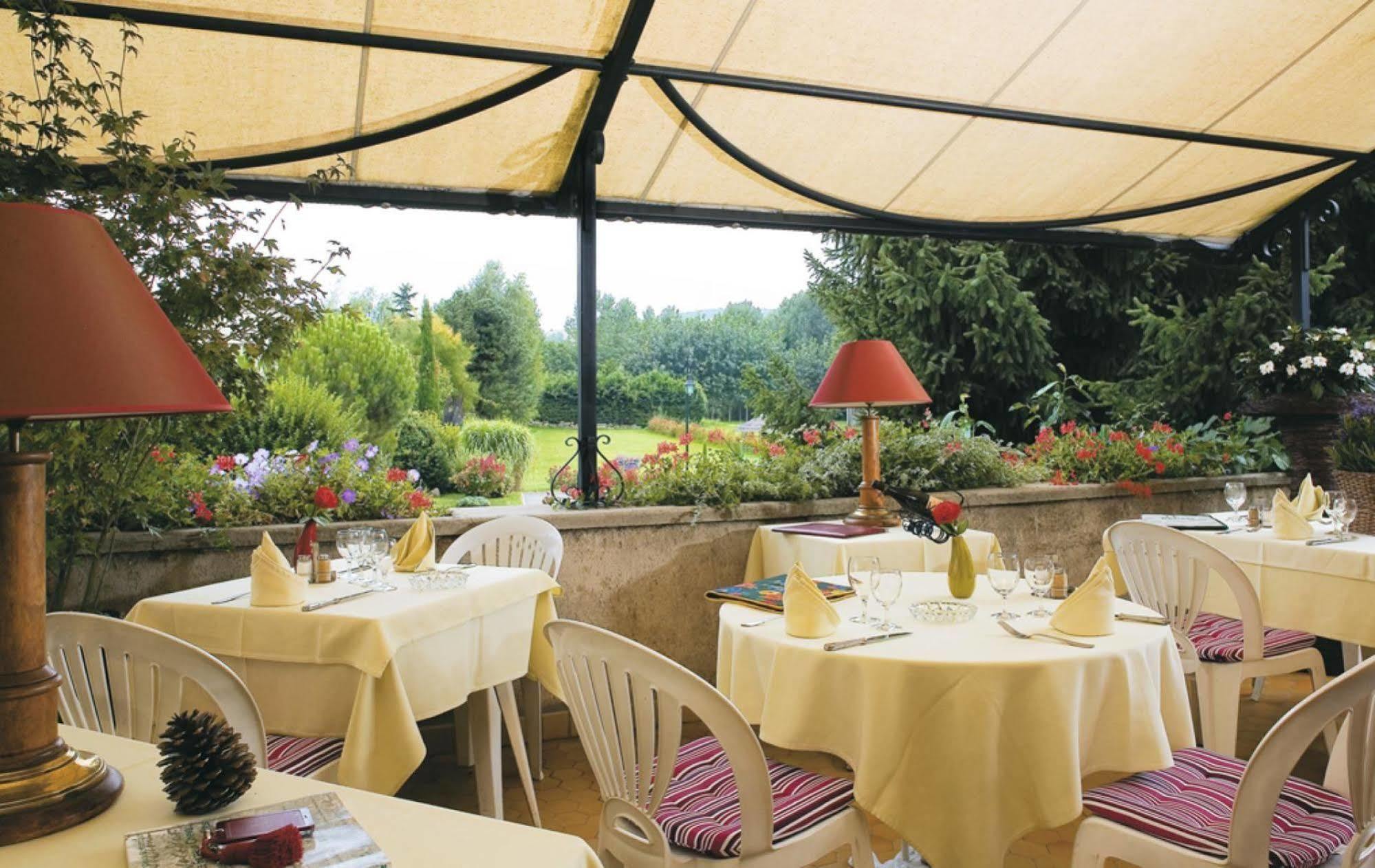 Logis Hotel-Restaurant Le Relais Hauterives Bagian luar foto