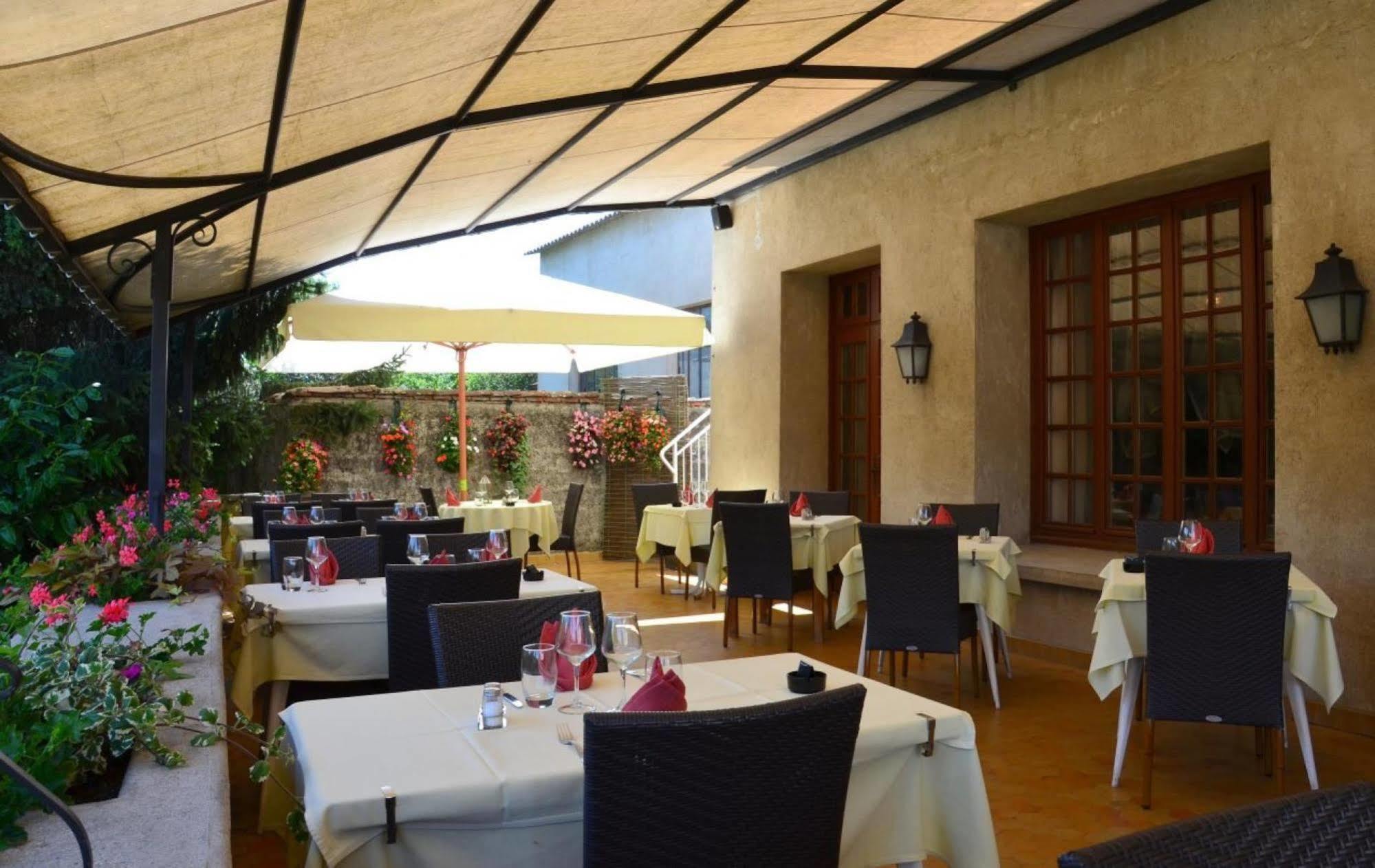 Logis Hotel-Restaurant Le Relais Hauterives Bagian luar foto