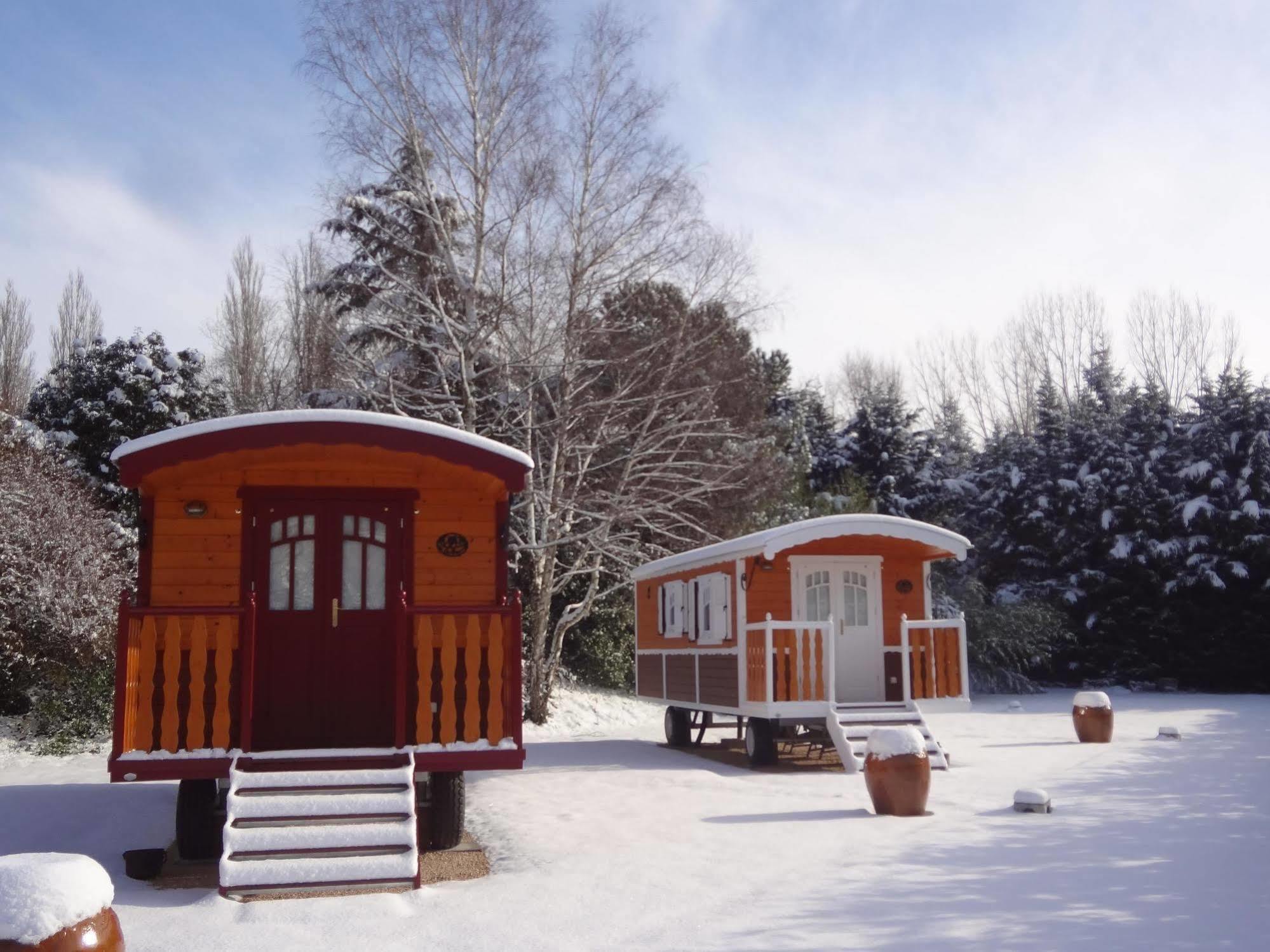Logis Hotel-Restaurant Le Relais Hauterives Bagian luar foto
