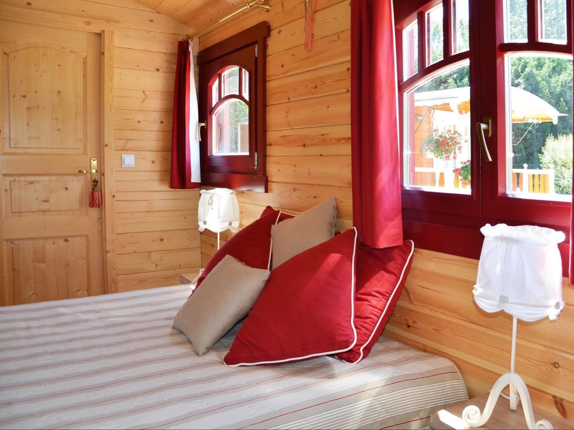 Logis Hotel-Restaurant Le Relais Hauterives Bagian luar foto