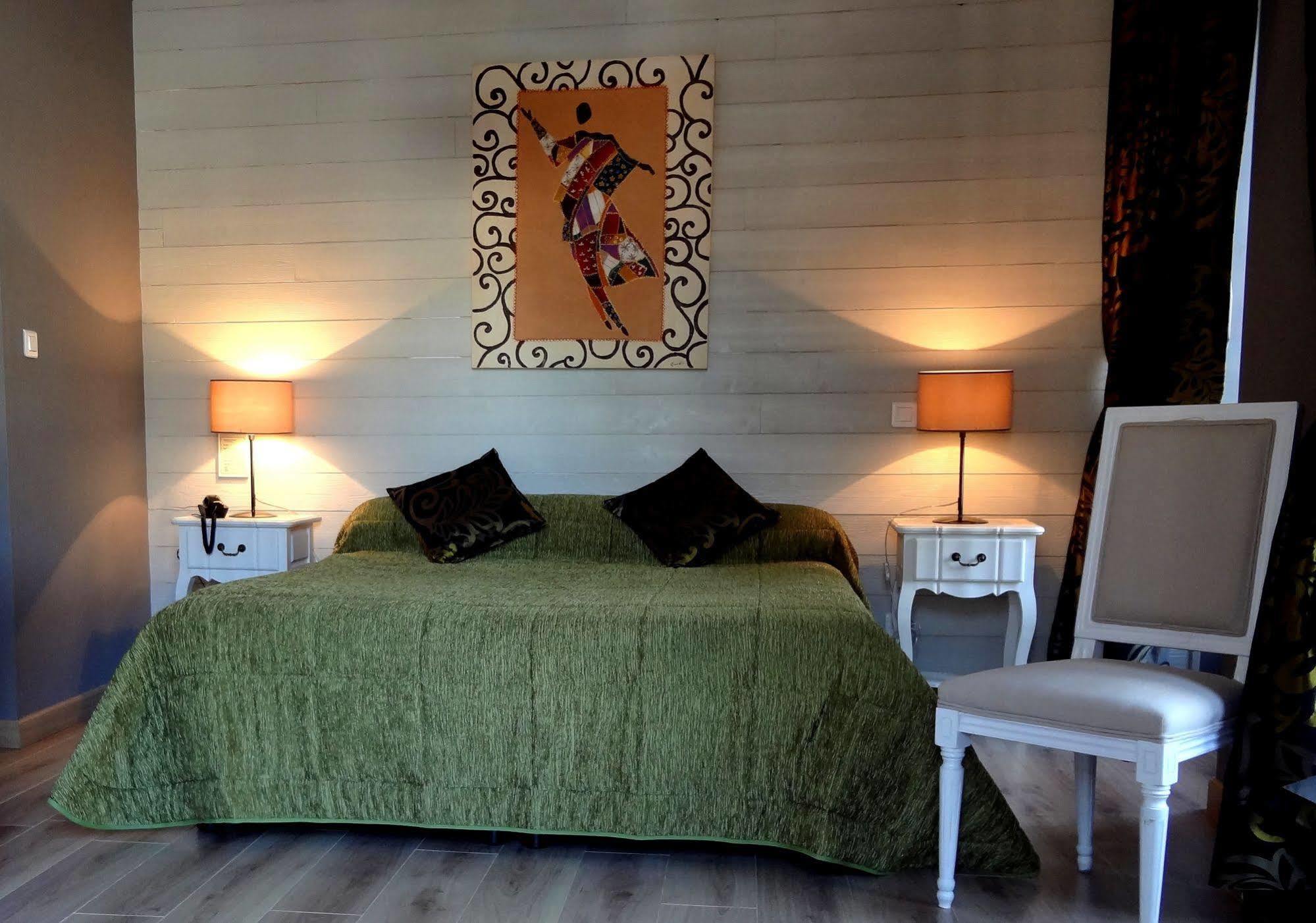 Logis Hotel-Restaurant Le Relais Hauterives Bagian luar foto