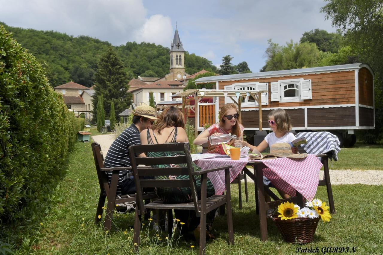 Logis Hotel-Restaurant Le Relais Hauterives Bagian luar foto