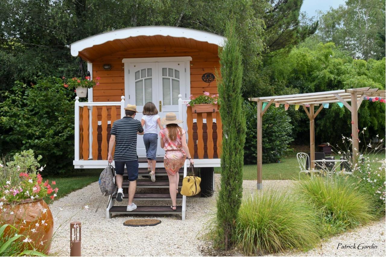 Logis Hotel-Restaurant Le Relais Hauterives Bagian luar foto
